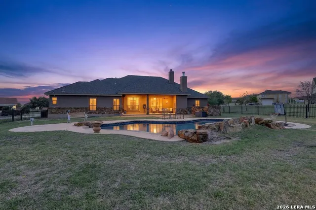 121 Abrego Mount Floresville, TX 78114