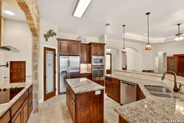 121 Abrego Mount Floresville, TX 78114