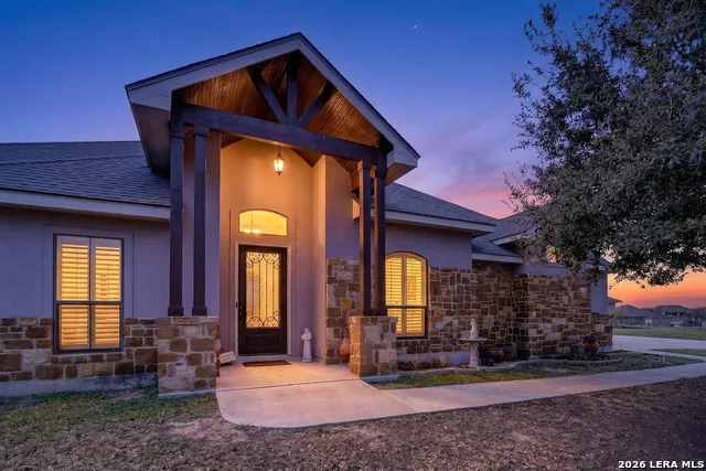 121 Abrego Mount Floresville, TX 78114