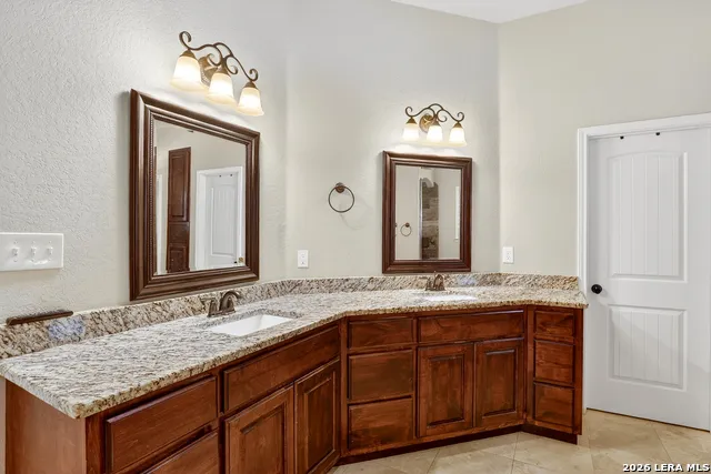 121 Abrego Mount Floresville, TX 78114