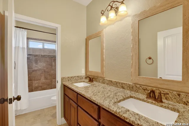 121 Abrego Mount Floresville, TX 78114