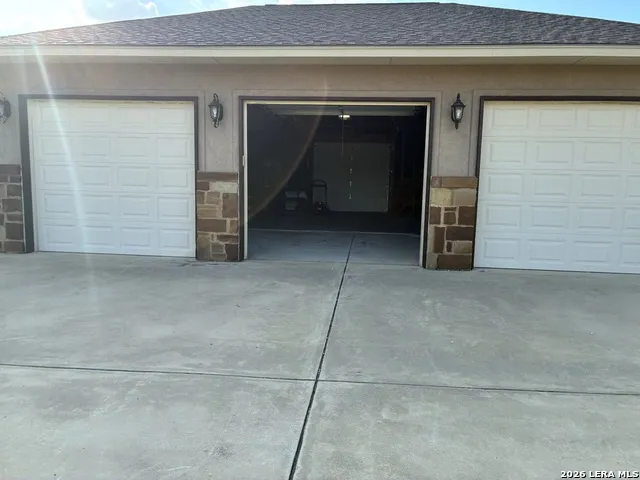 121 Abrego Mount Floresville, TX 78114