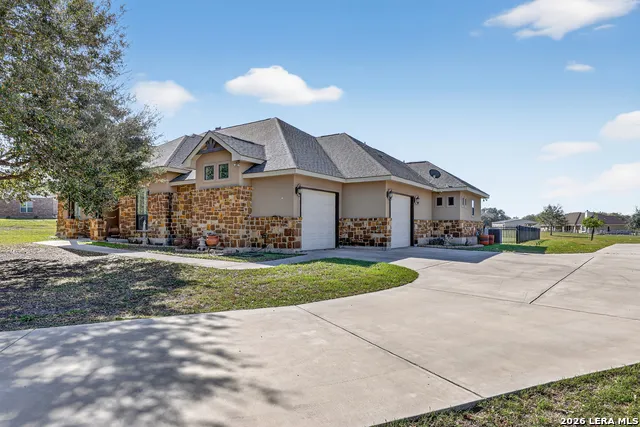 121 Abrego Mount Floresville, TX 78114