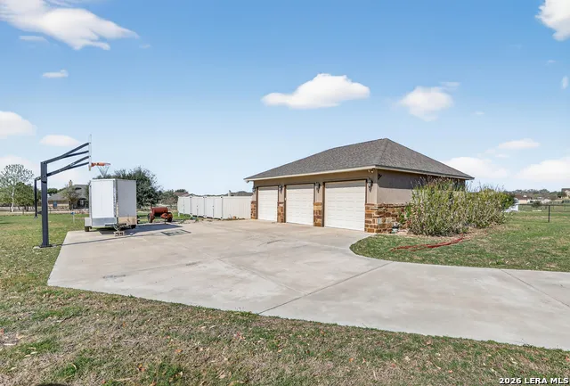 121 Abrego Mount Floresville, TX 78114