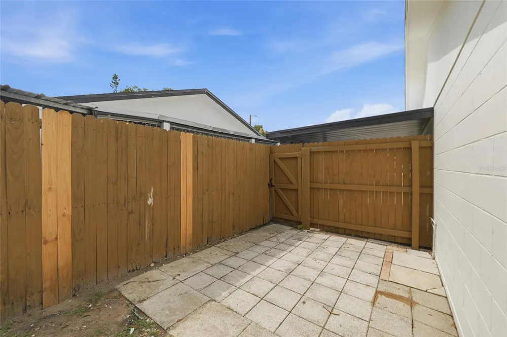 8602 BRIAR GROVE CIR Tampa, FL 33615