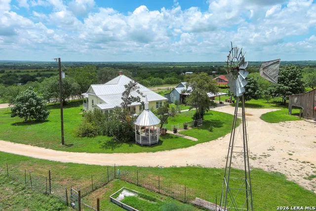 4515 STAPPER RD St Hedwig, TX 78152