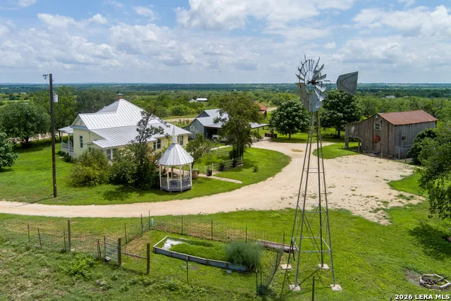 4515 STAPPER RD St Hedwig, TX 78152