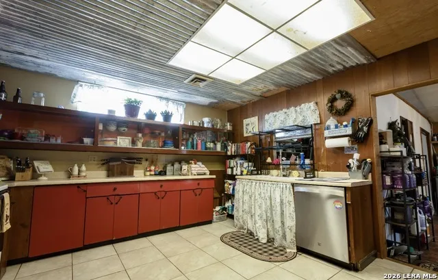110 W BENTON AVE Devine, TX 78016