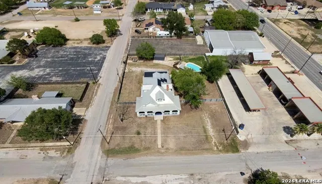 110 W BENTON AVE Devine, TX 78016