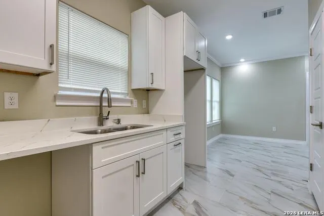 5511 Pageland Dr Kirby, TX 78219