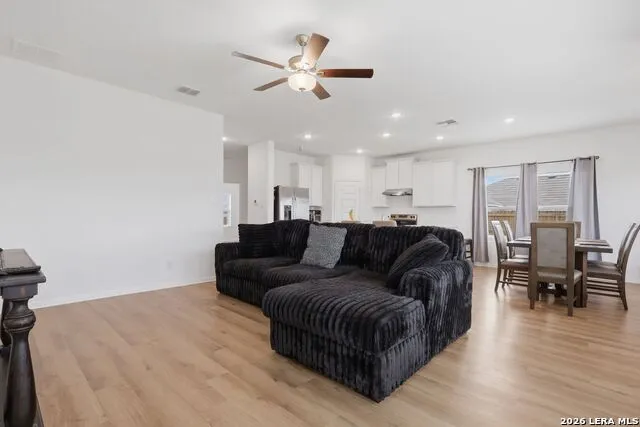 12319 Sunshine Hill Atascosa, TX 78002
