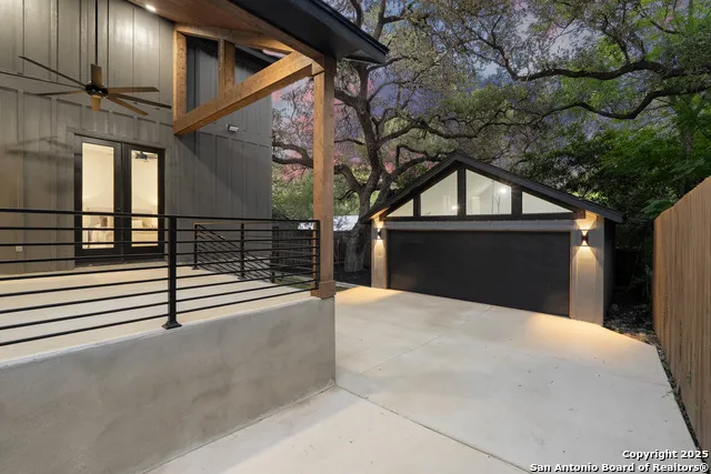 434 College Blvd Alamo Heights, TX 78209