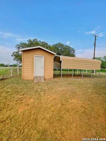 1311 PINE ST. Floresville, TX 78114