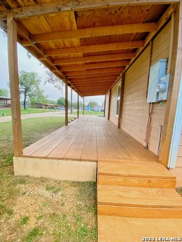 1311 PINE ST. Floresville, TX 78114