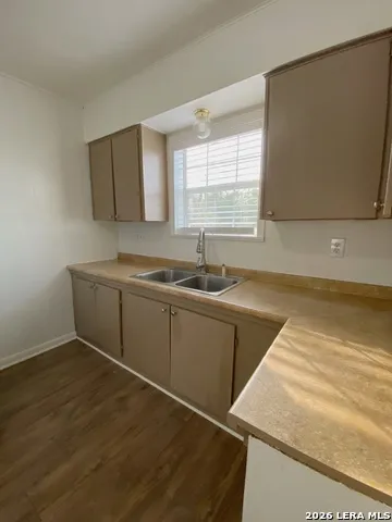 1311 PINE ST. Floresville, TX 78114