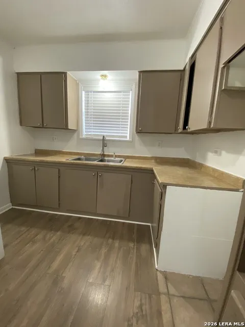 1311 PINE ST. Floresville, TX 78114