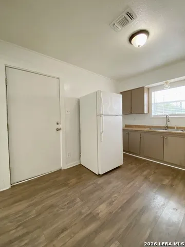 1311 PINE ST. Floresville, TX 78114