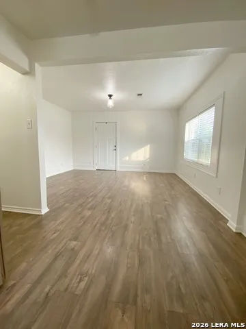 1311 PINE ST. Floresville, TX 78114