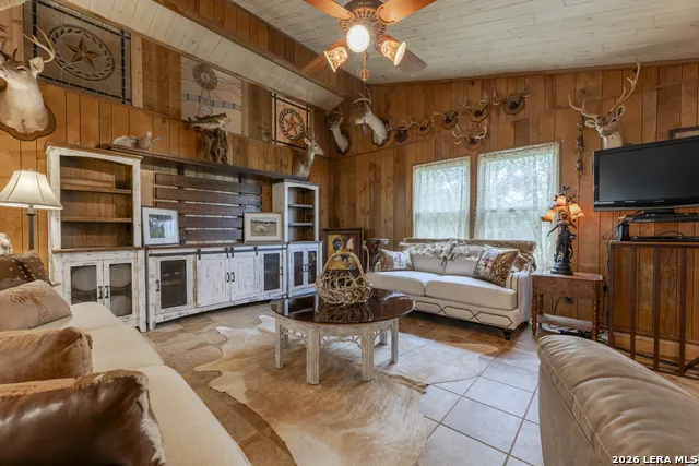 896 Rocky Creek Rd Medina, TX 78055