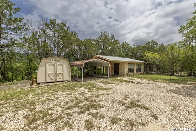 896 Rocky Creek Rd Medina, TX 78055