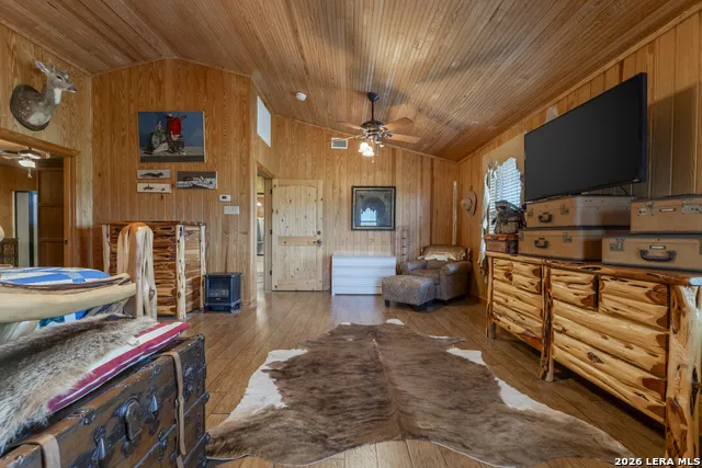 896 Rocky Creek Rd Medina, TX 78055