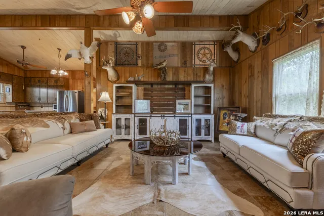 896 Rocky Creek Rd Medina, TX 78055