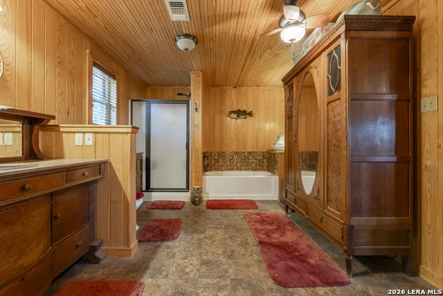 896 Rocky Creek Rd Medina, TX 78055