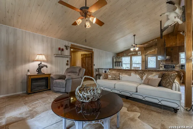 896 Rocky Creek Rd Medina, TX 78055
