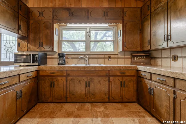 896 Rocky Creek Rd Medina, TX 78055