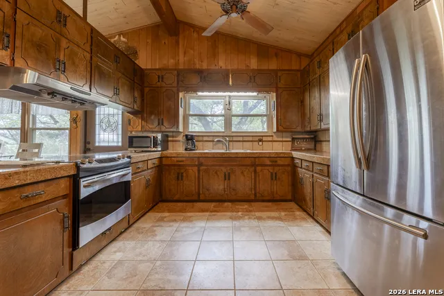 896 Rocky Creek Rd Medina, TX 78055