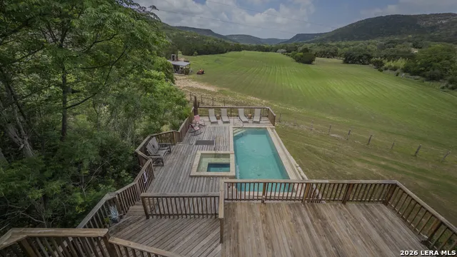 896 Rocky Creek Rd Medina, TX 78055
