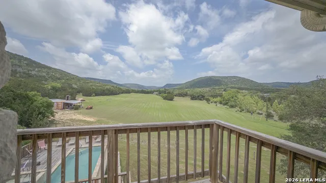 896 Rocky Creek Rd Medina, TX 78055