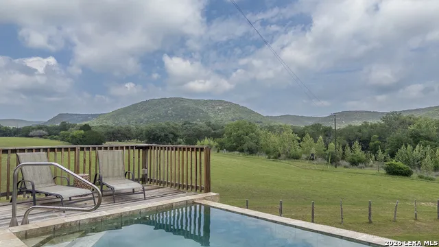 896 Rocky Creek Rd Medina, TX 78055