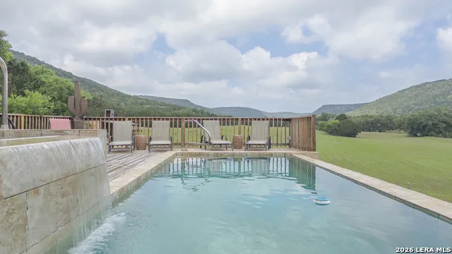 896 Rocky Creek Rd Medina, TX 78055