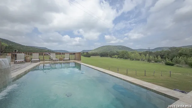 896 Rocky Creek Rd Medina, TX 78055