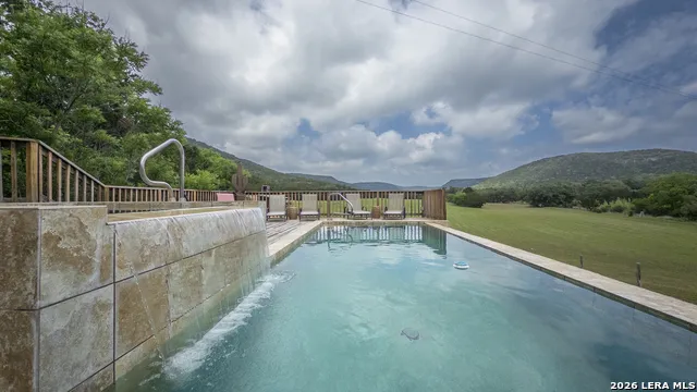896 Rocky Creek Rd Medina, TX 78055