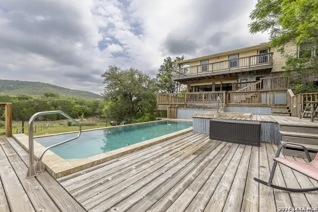 896 Rocky Creek Rd Medina, TX 78055