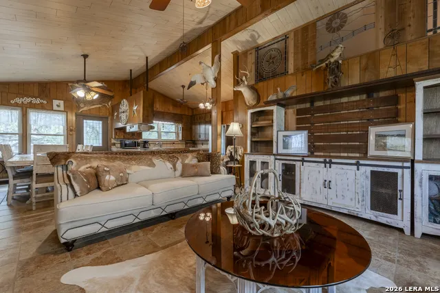 896 Rocky Creek Rd Medina, TX 78055