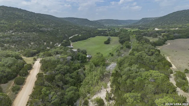 896 Rocky Creek Rd Medina, TX 78055