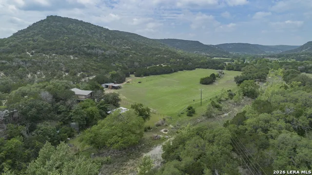 896 Rocky Creek Rd Medina, TX 78055