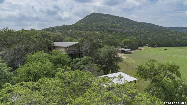 896 Rocky Creek Rd Medina, TX 78055