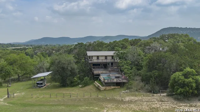 896 Rocky Creek Rd Medina, TX 78055