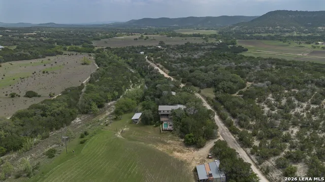 896 Rocky Creek Rd Medina, TX 78055