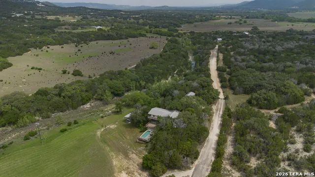 896 Rocky Creek Rd Medina, TX 78055