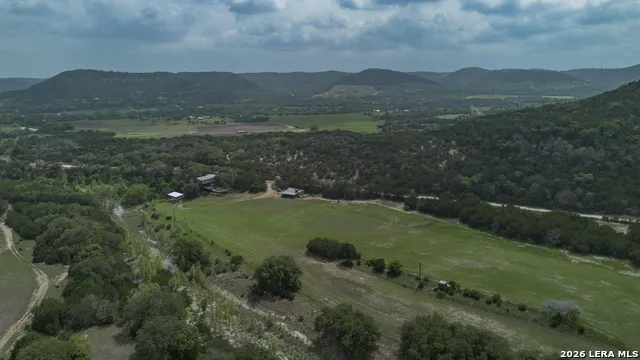 896 Rocky Creek Rd Medina, TX 78055