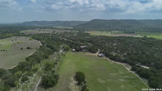 896 Rocky Creek Rd Medina, TX 78055