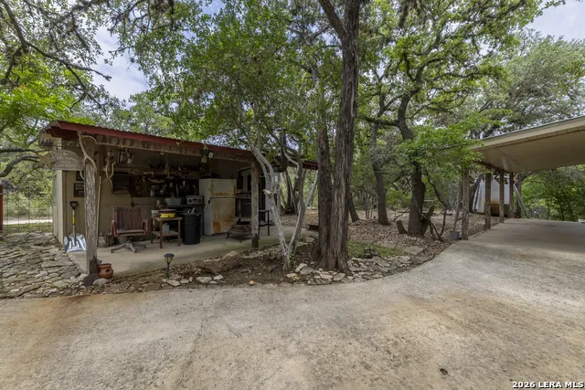 896 Rocky Creek Rd Medina, TX 78055
