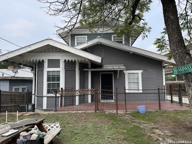 1314 W WOODLAWN AVE San Antonio, TX 78201