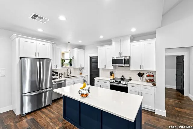 156 Woodbridge Dr La Vernia, TX 78121