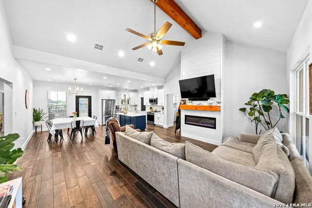 156 Woodbridge Dr La Vernia, TX 78121